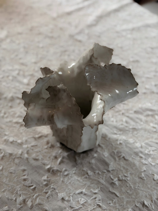 Skulptural handgjord vas – organisk form
